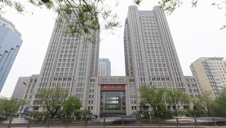 這是2025年4月21日在北京拍攝的中華全國(guó)總工會(huì)外景。新華社發(fā)（王鑫攝）