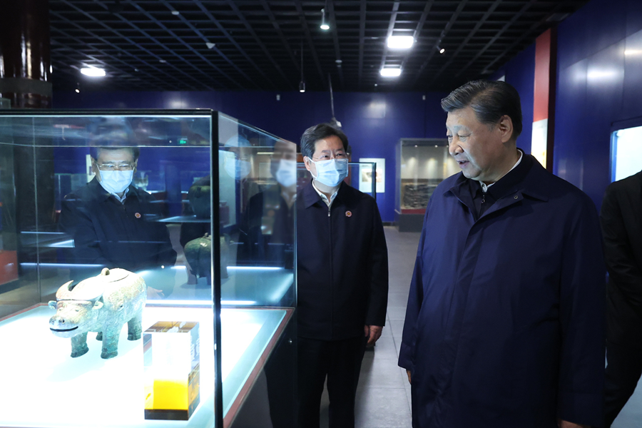 2022年10月28日，習(xí)近平總書記在安陽市殷墟博物館考察。新華社記者 鞠鵬 攝