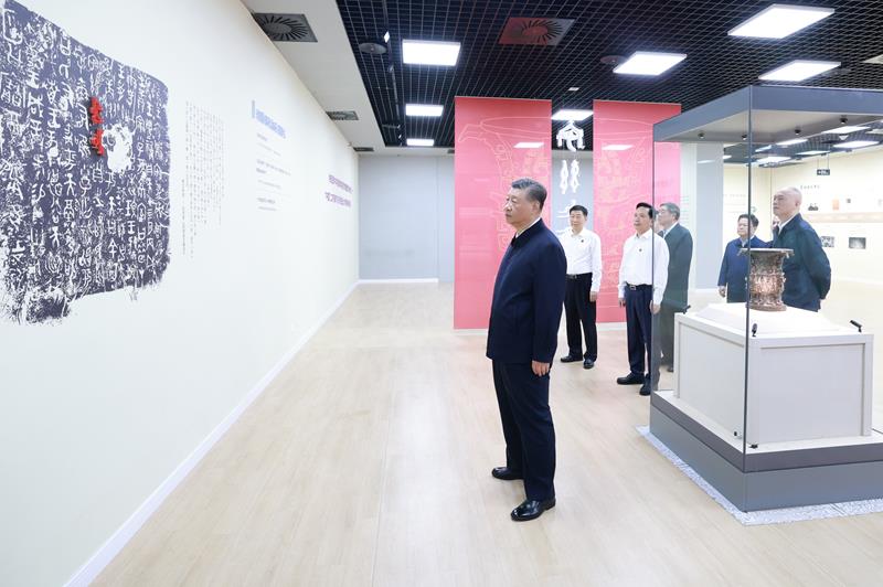 △2024年9月10日，習近平總書記來到陜西寶雞市參觀寶雞青銅器博物院。