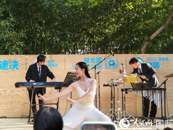 《舞，自然》舞蹈表演。人民網(wǎng)記者 李明攝